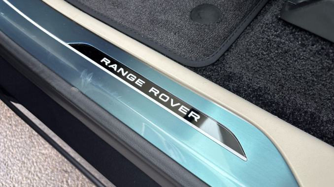 Land Rover Range Rover 3.0 D300 Edition 4dr Auto Diesel Estate - Image 30